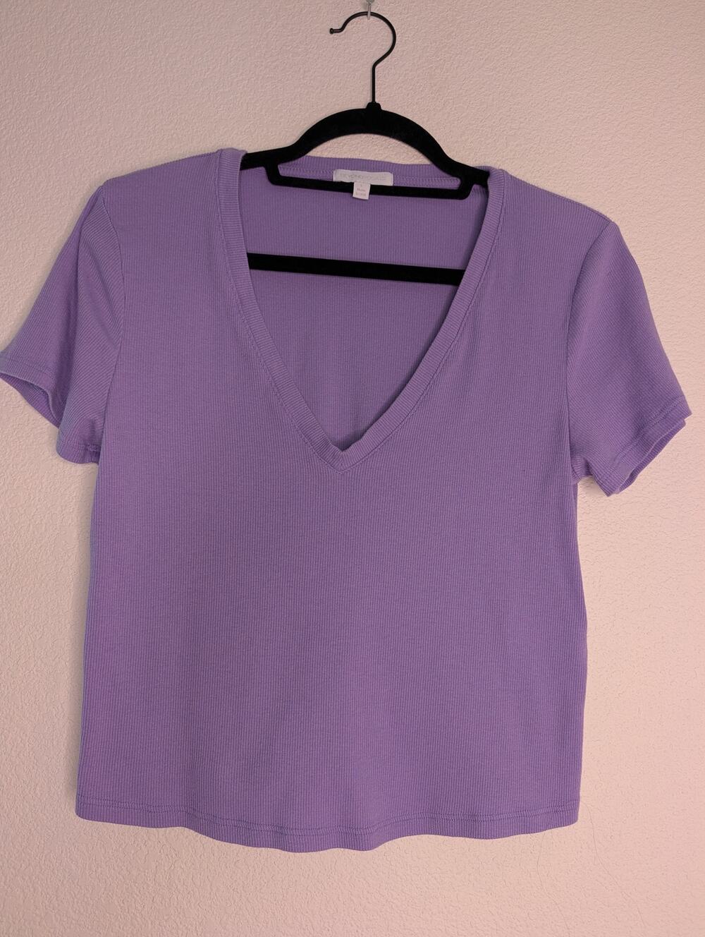 Beyond Yoga Ribbed Cropped Basic V Neck Tee L Soft Purple Casualwear Athleisure